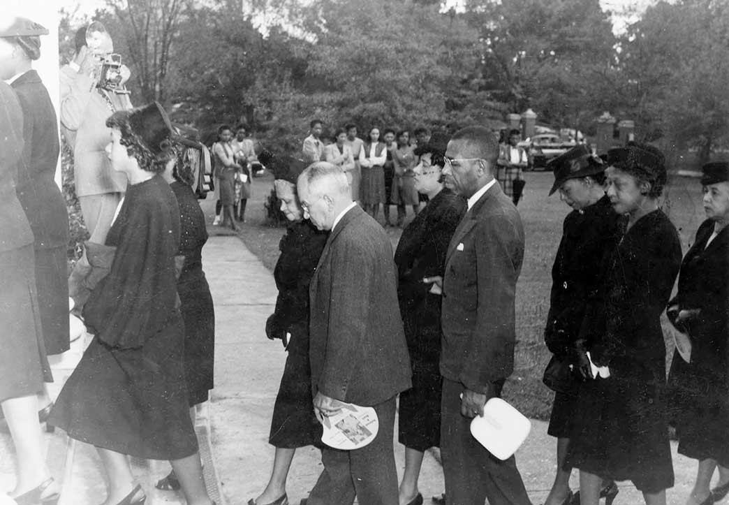 Mourners entering Shepard’s funeral service in 1947. NCCU Archives/James E. Shepard Memorial Library